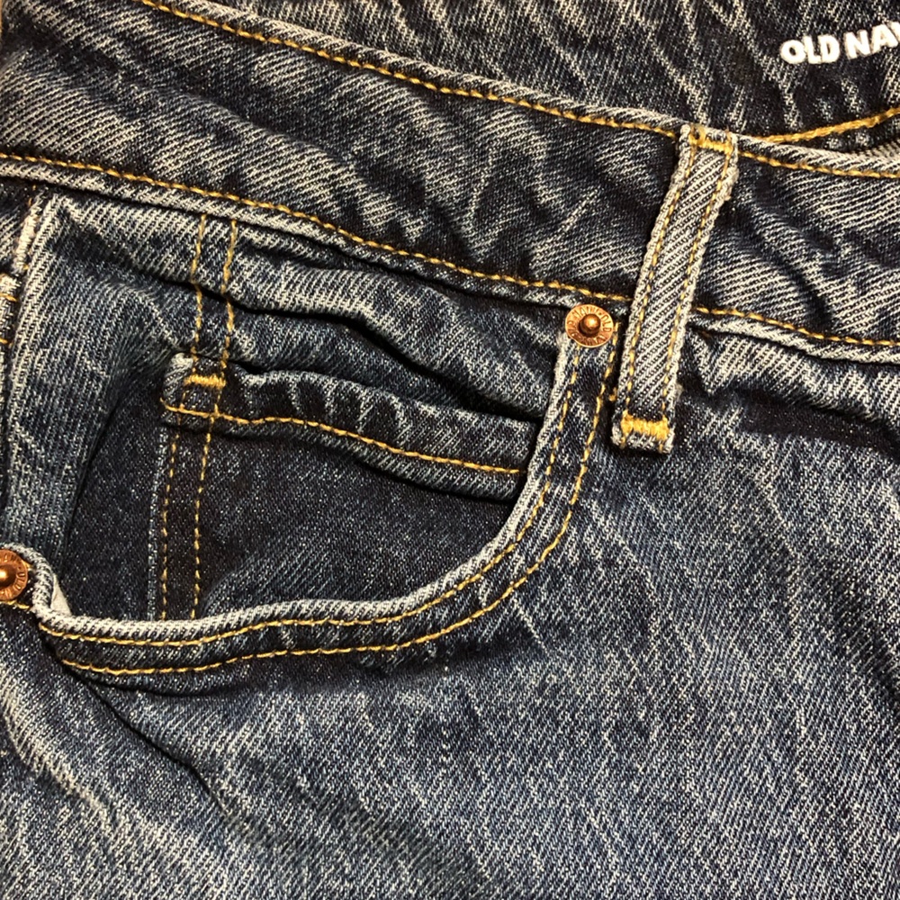 Old Navy Extra High-Rise Sky-Hi Wide Leg Jeans - Picture 7 of 17